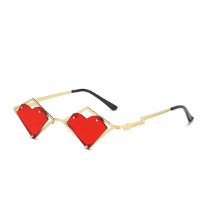 Lunettes de soleil tendance en métal coloré avec motif cœur, protection solaire, pour hommes et femmes, style streetwear, vente en gros - Product Image 2