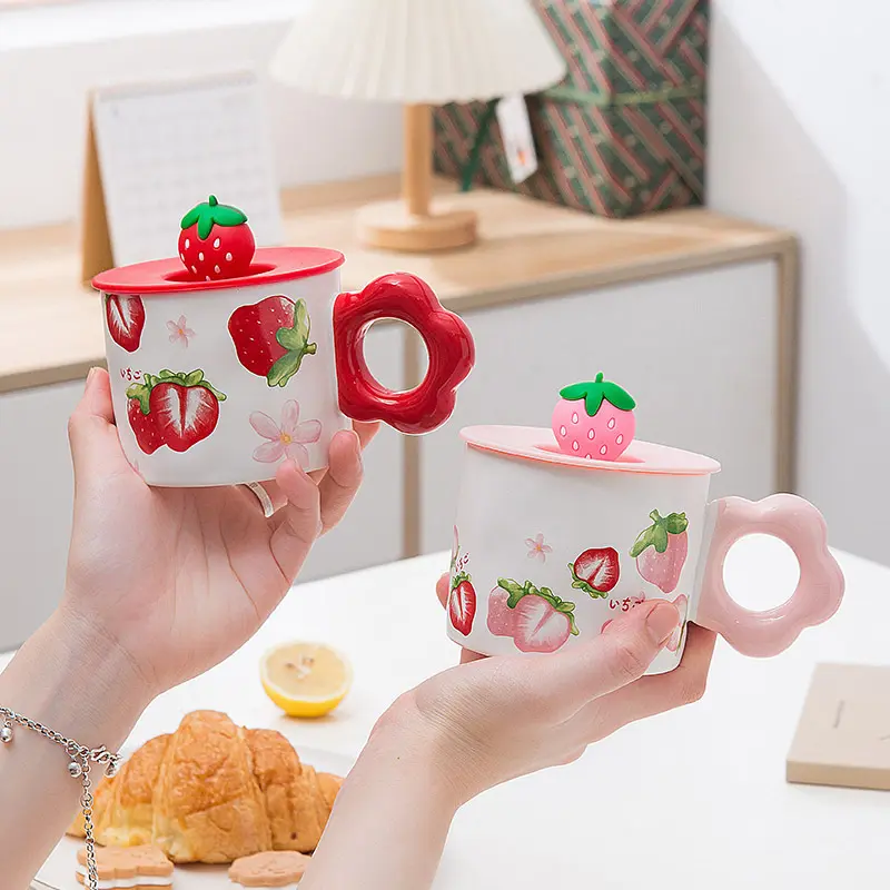 Solhui Ins koreanische Karikatur Keramik rosa Mädchen Kaffeetasse niedlichen Erdbeer wasser Tasse mit Deckel und Löffel