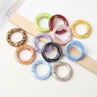 LFEDC Vente en gros promotionnelle Mousqueton rond en métal irisé plaqué UV de 20 mm avec fermoir à ressort et anneau en O