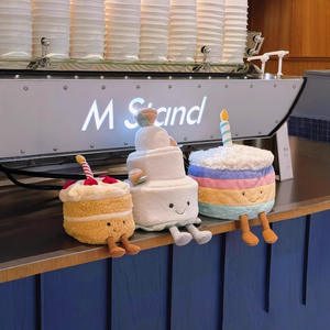 Peluche Gâteau Rouge en Velours avec Broderie, Rembourrage Ultra Doux en Coton PP, Jouet Anti-Stress pour Fêtes - Unisexe 14 Ans et Plus - Product Image 3