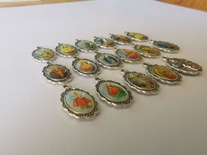 เหรียญเคลือบเงาทรงรีลายดอกไม้ สำหรับทำสายประคำ  พร้อมจี้รูปพระเยซู พระแม่มารี  วัสดุโลหะผสมสำหรับทำสายประคำ  สำหรับงาน <span class=keywords><strong>DIY</strong></span> - Product Image 4