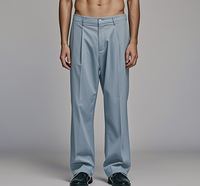 Pantalon à la mode à jambe droite pour hommes pour les dîners du week-end, look à la mode et style à la mode pour le dîner