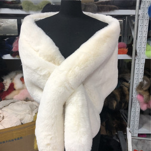 <span class=keywords><strong>Blanc</strong></span> 100% haute qualité <span class=keywords><strong>fourrure</strong></span> Wrap femmes opéra Cape Tippet Poncho <span class=keywords><strong>fourrure</strong></span> de renard mariée mariage <span class=keywords><strong>fourrure</strong></span> châles pour femmes hiver - Product Image 2