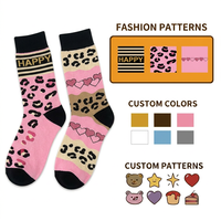 Chaussettes en coton jacquard personnalisées OEM, chaussettes tubulaires asymétriques amusantes à imprimé léopard coloré pour filles
