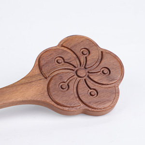Pagaie de fessée SM en bois de noyer-Jouet BDSM de conception de patte de chat pour jouer en couple - Product Image 3