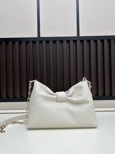 Bolso de piel de vacuno de primera calidad, suave, con forma de nube, en color blanco leche, con cadena, de moda, de alta calidad, tipo bandolera para mujer. - Product Image 2