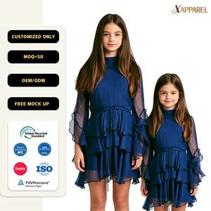 Robe en mousseline marine assortie pour sœurs, certifiée OEM A&J, col montant, manches transparentes, triple volant, cordon de serrage, REACH AZO 2026 - Product Image 1
