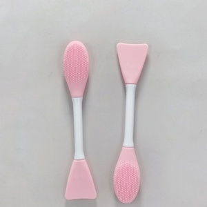 Spatule et pinceau de maquillage 2-en-1 en silicone pour mélanger les masques et les baumes pour le visage - Product Image 3
