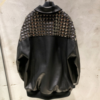 Blouson bomber surdimensionné en cuir clouté à épaules tombantes en cuir véritable noir pour femme
