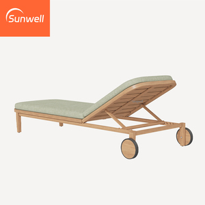 Chaise longue d'extérieur pliable en bois de teck massif avec roulettes pour utilisation au bord de la piscine, dans les hôtels et dans le salon - Product Image 6