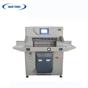 Coupe-papier hydraulique programmable Nantou 670 avec écran tactile, machine de découpe semi-automatique pour le traitement du papier - Product Image 1