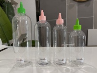 Bouteilles souples en plastique PET de qualité alimentaire de 8 oz, 250 ml, 500 ml, 100 ml, distributeur de sauce à presser avec bouchons torsadés pour huile capillaire