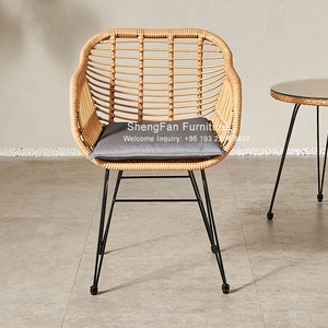 Vendita calda ristorante resistente <span class=keywords><strong>alle</strong></span> <span class=keywords><strong>intemperie</strong></span> Poly Rattan sedia giardino <span class=keywords><strong>esterno</strong></span> tavolo <span class=keywords><strong>da</strong></span> pranzo e sedia Set