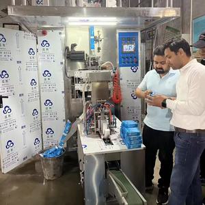 Machine de remplissage liquide stérilisée par système d'emballage aseptique automatique pendant <span class=keywords><strong>la</strong></span> longue durée de conservation pour <span class=keywords><strong>des</strong></span> produits laitiers et <span class=keywords><strong>des</strong></span> produits alimentaires - Product Image 2