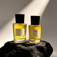 Flacon de parfum en verre transparent rond de haute qualité OEM 50 ml 80 ml avec vaporisateur à sertir et couvercles noirs de luxe