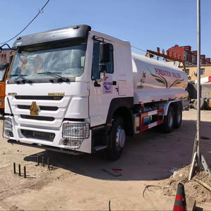 Haowo Guoliu 20 camión rociador cuadrado Weichai 375 caballos de fuerza motor riego de jardín - Product Image 1