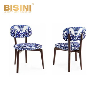 Armadi da soggiorno splendidamente decorati in stile retrò squisito armadietto bianco porcellana blu in legno massello armadi da esposizione - Product Image 3