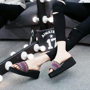 Nouvelle collection d'été de <span class=keywords><strong>chaussures</strong></span> pour femme : Tongs de plage, mules à talons hauts, mules de plage à plateforme et <span class=keywords><strong>chaussures</strong></span> <span class=keywords><strong>compensées</strong></span> <span class=keywords><strong>noires</strong></span> de marque - Product Image 4
