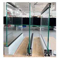 Système de balustrade en verre extérieur moderne sans cadre avec canal en U en aluminium et éclairage LED pour balcon