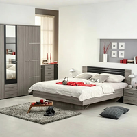 Lit plateforme à bande horizontale décorative, tête de lit à panneaux contrastants, cadre de lit à support incliné pour chambre moderne – Meilleures ventes