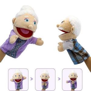 Marionnette à main en peluche grand-mère ultra-douce avec bouche mobile pour enfants, idéale pour le récit interactif d'histoires - Product Image 3