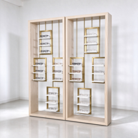 Présentoir à lunettes en bois de chêne clair avec étagères suspendues dorées et panneaux blancs, autoportant, certifié CE ETL pour magasin d'optique