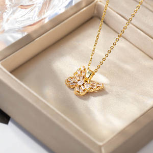 2024ขายดีสร้อยคอสแตนเลสสำหรับผู้หญิงที่สง่างามสายสร้อยโซ่เชื่อมโยงกับไข่มุกเพทายสไตล์อินเทรนด์ - Product Image 5