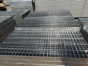 Grilles en acier pressé avec mailles galvanisées à chaud 44 x 44 pour couvercles de drains, grilles en acier sur mesure - Product Image 6