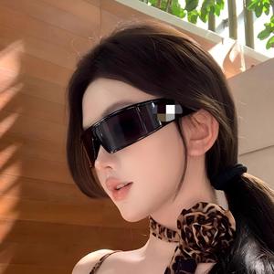 2025 nouvelles lunettes de sport haut de gamme futuriste <span class=keywords><strong>deux</strong></span>-en-<span class=keywords><strong>un</strong></span> bandeau lunettes de soleil <span class=keywords><strong>pour</strong></span> femmes hommes à la mode fille chaude Style en gros - Product Image 2