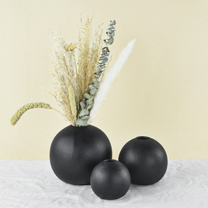 <span class=keywords><strong>Vase</strong></span> <span class=keywords><strong>en</strong></span> céramique <span class=keywords><strong>en</strong></span> forme de boule INS ensemble de 3 vases <span class=keywords><strong>en</strong></span> <span class=keywords><strong>poterie</strong></span> grossière moderne pour fleurs séchées <span class=keywords><strong>Vase</strong></span> à fleurs décoratif pour centre de table - Product Image 1