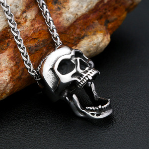 Collar con colgante de calavera yunnique de acero inoxidable para hombre, abridor de botellas, joyería de moda - Product Image 2