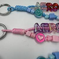 Porte-clés en cordon tressé fait main, perles lettres laser irisées, breloque cœur, accessoire de sac noué à la main Kawaii