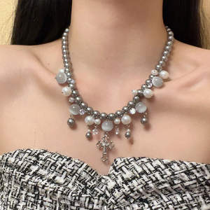 Collana da Donna con Ciondolo a Croce in Zirconia, Perla Grigia e Pietra Occhio di Gatto, Gioielli Eleganti e Lussuosi - Product Image 2