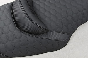 Cuscino per Sella Moto in Pelle Personalizzato GANE, Design Lussuoso TMAX, Stile Sportivo, Coprisedile Antimacchia e Resistente all'Usura - Product Image 3