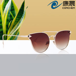 แว่นกันแดดผู้หญิงโลโก้แบบกำหนดเอง เลนส์ PC ป้องกันรังสียูวี 400 ทรงแคทอาย แฟชั่นสำหรับการเดินทาง ป้องกันแสงแดด สีทอง เงิน ดำ - Product Image 4