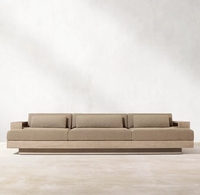 Outdoor-Gartenmöbel: Tiefsitziges Sofa mit breiten Armlehnen aus massivem Teakholz für Garten und Hotel