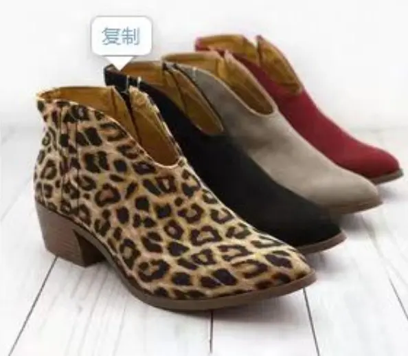 أحذية نسائية كاجوال ذات كعب سميك مطبوعة برسوم الفهد وبمقاس كبير ورائجة المبيعات للخريف والشتاء