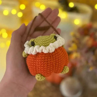 Breloque de voiture grenouille citrouille, crochet, motif de crochet pour Halloween, crochet pour voiture grenouille, décoration d'automne