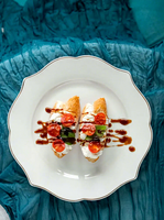 24 pièces de services de table en porcelaine fine avec bordure dorée pour hôtels et restaurants