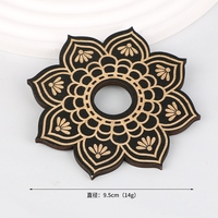 Support en bois artisanal à motifs exquis avec base en cristal pour sous-verre et présentoir pour boîtes en bois et enseignes murales