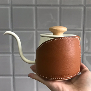 Cafetière à filtre minimaliste de style japonais et coréen sans poignée, avec manchon en cuir, bec long en acier inoxydable - Product Image 3