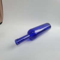 Maßgefertigte Himmelblau Gefärbte 200ml 375ml 500ml 750ml Runde Glasflaschen Leere Klare Mattierte Glaswodkaflasche für Spirituosen