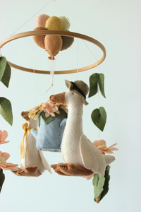 Accessori per la cameretta del bambino, mobile da culla personalizzato in feltro con animali da fattoria e palloncini, regalo personalizzato per neonati - Product Image 4