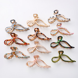 กิ๊บติดผมริบบิ้นสีสันสดใสใหม่8ซม. สำหรับผู้หญิงกิ๊บหนีบผมแบบหนีบผมแบบไม่สมมาตรสำหรับฤดูใบไม้ร่วงและฤดูหนาวทำจากพีวีซี2024 - Product Image 5