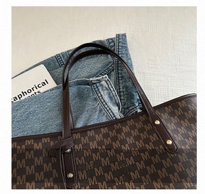 Borsa a Mano di Lusso in Pelle PU per Donne, Ispirata ai Designer, con Doppia <span class=keywords><strong>Tracolla</strong></span>, Elegante Tote Bag <span class=keywords><strong>Nera</strong></span> - Product Image 5