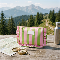 Pochette cosmétique en polyester à rayures verticales personnalisée OEM avec bord festonné, étiquette PU vierge, sac de rangement portable pour maquillage de voyage