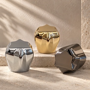 Capuchon de parfum FEA 15 <span class=keywords><strong>en</strong></span> alliage de <span class=keywords><strong>zinc</strong></span>, facetté, durable, antidérapant, avec col encastré de précision pour flacons de parfum lourds - Product Image 1