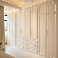 Armoires de chambre en verre cannelé en forme de L sur mesure, meubles de maison entiers, meubles de toilette, fabrication OEM