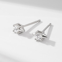 Boucles d'oreilles clous géométriques modernes en argent sterling plaqué or avec zircone, boucles d'oreilles clous en argent massif avec zircone motif flèche et étoile