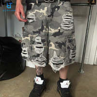 Shorts en jean déchirés et délavés pour hommes, avec imprimé camouflage DTG personnalisé, patchwork et ourlet brut, par BENTURA